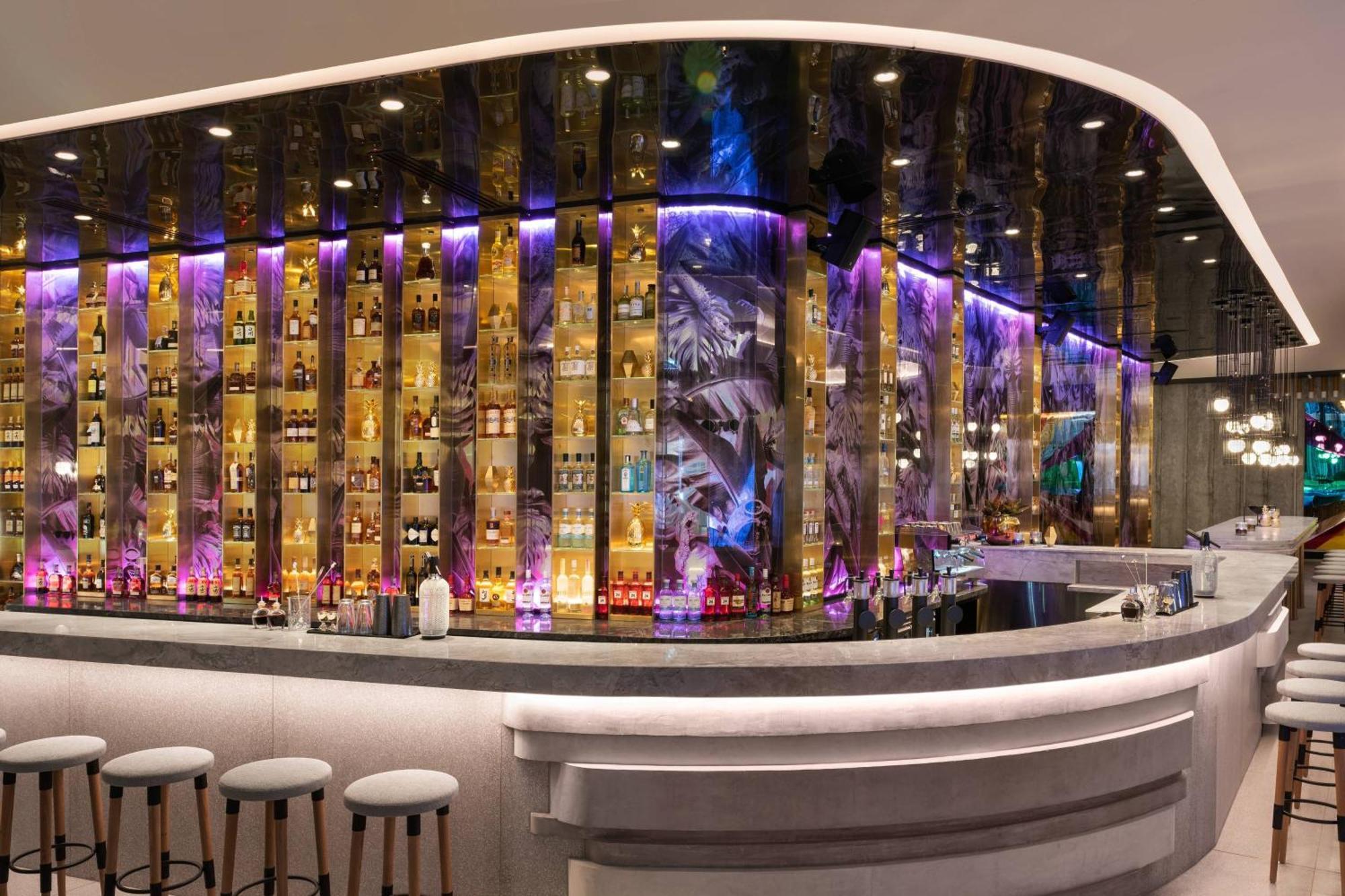 Hotel W Brisbane Extérieur photo The bar at the 101 bar